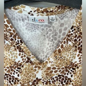 D & Co v-neck top 3/4 sleeves size 1X earth tones